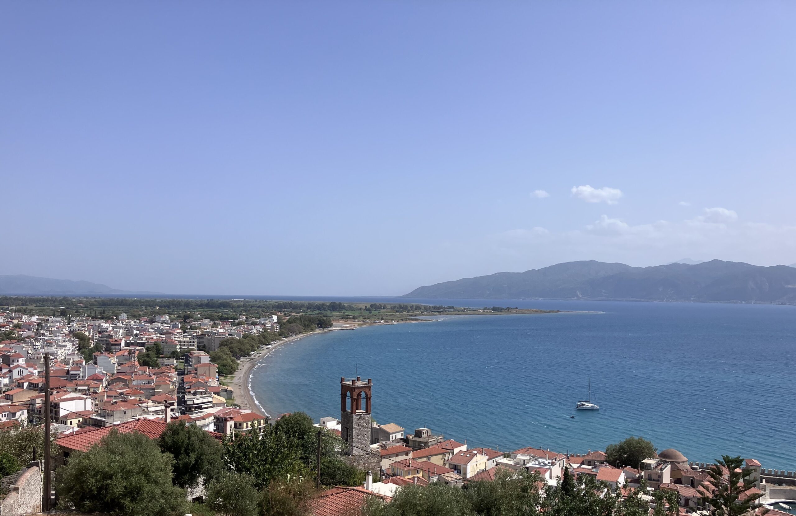 ΠΩΛΕΙΤΑΙ ΠΕΤΡΙΝΗ ΜΟΝΟΚΑΤΟΙΚΙΑ 160 τ.μ. – ΚΑΣΤΡΟ ΝΑΥΠΑΚΤΟΥ