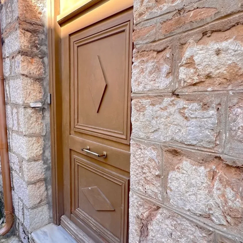 ΠΩΛΕΙΤΑΙ ΠΕΤΡΟΧΤΙΣΤΗ ΜΟΝΟΚΑΤΟΙΚΙΑ 207 τ.μ. – ΚΕΝΤΡΟ ΝΑΥΠΑΚΤΟΥ