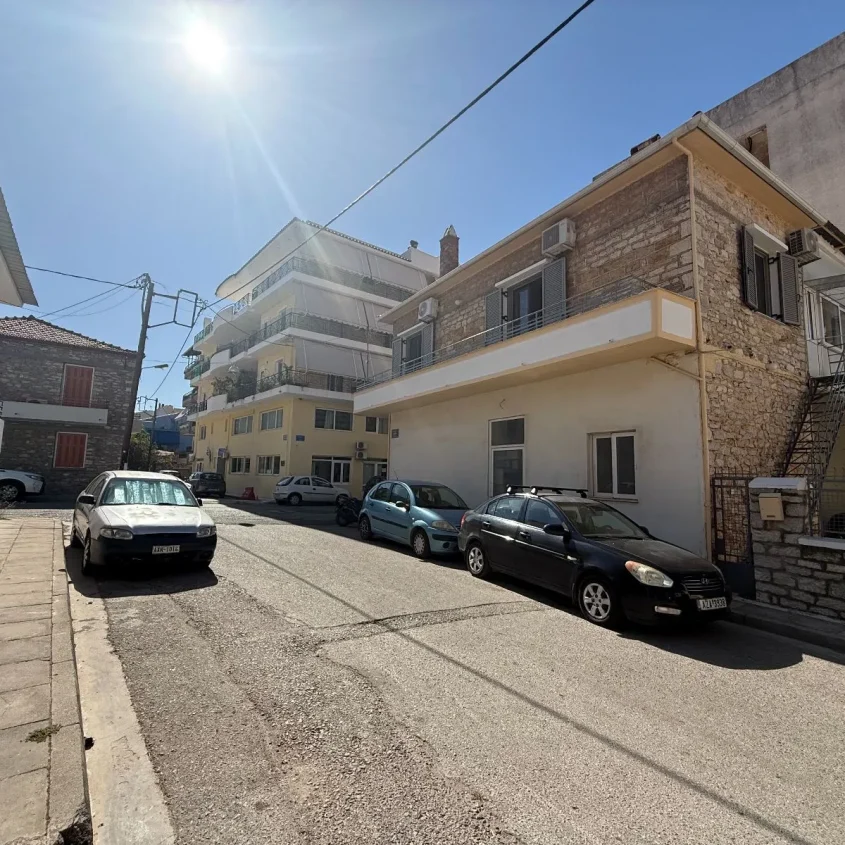 ΕΝΟΙΚΙΑΖΕΤΑΙ ΕΠΑΓΓΕΛΜΑΤΙΚΟΣ ΧΩΡΟΣ 75 τ.μ. – ΚΕΦΑΛΟΒΡΥΣΟ ΝΑΥΠΑΚΤΟΥ