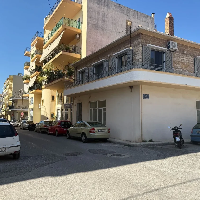 ΕΝΟΙΚΙΑΖΕΤΑΙ ΕΠΑΓΓΕΛΜΑΤΙΚΟΣ ΧΩΡΟΣ 75 τ.μ. – ΚΕΦΑΛΟΒΡΥΣΟ ΝΑΥΠΑΚΤΟΥ
